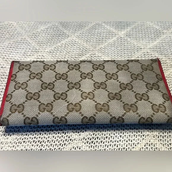 Gucci Beige and Red Monogram Wallet - Picture 2 of 14